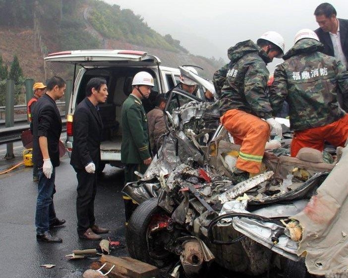 湛江發(fā)生車禍致五人身亡，最新報(bào)道曝光