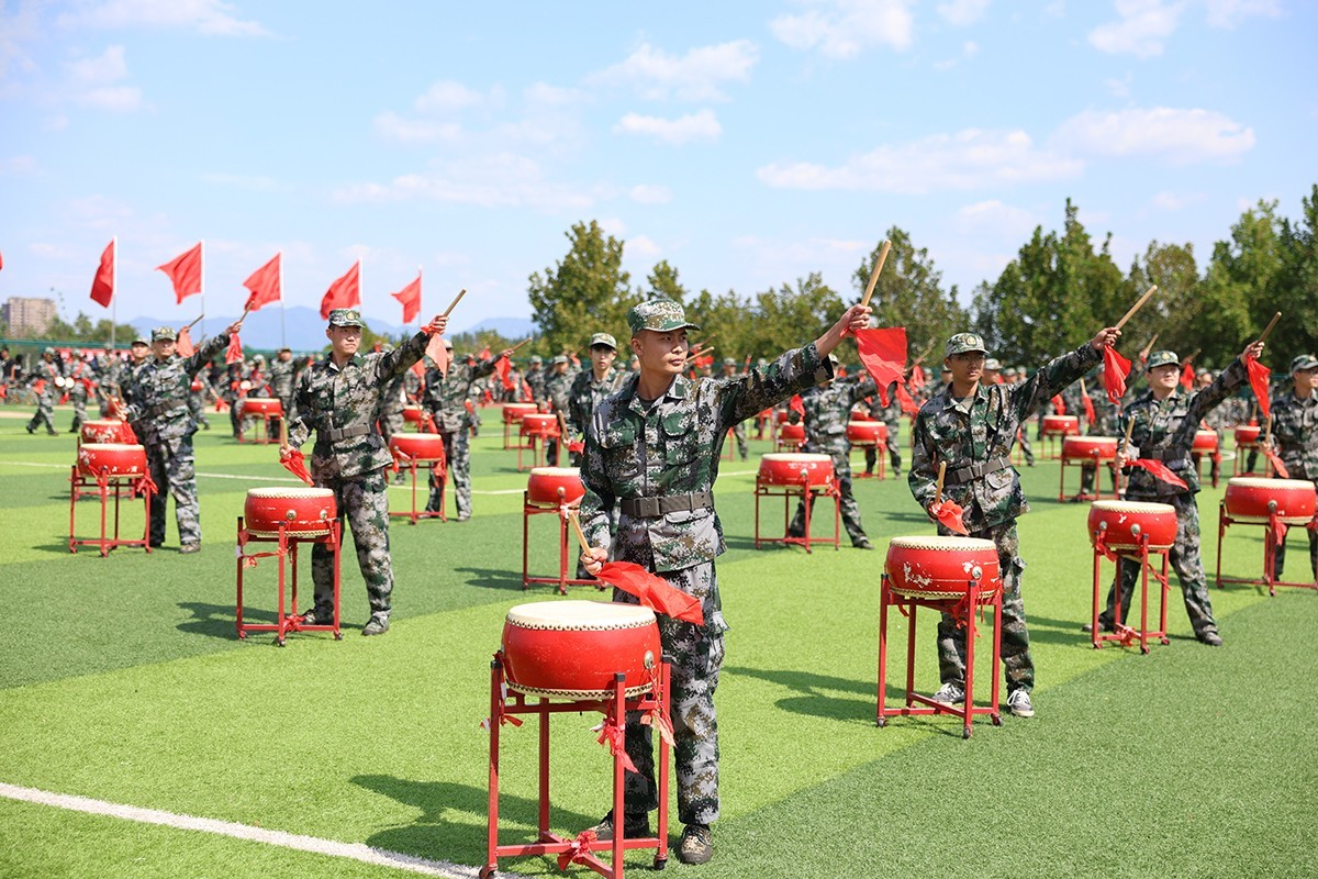 震撼人心！最新軍鼓變隊形表演視覺盛宴！